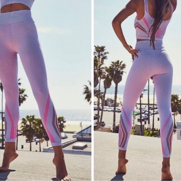 Free People movement the essence high rise
7/8 leggings size XS/S
NWOT - Picture 1 of 8